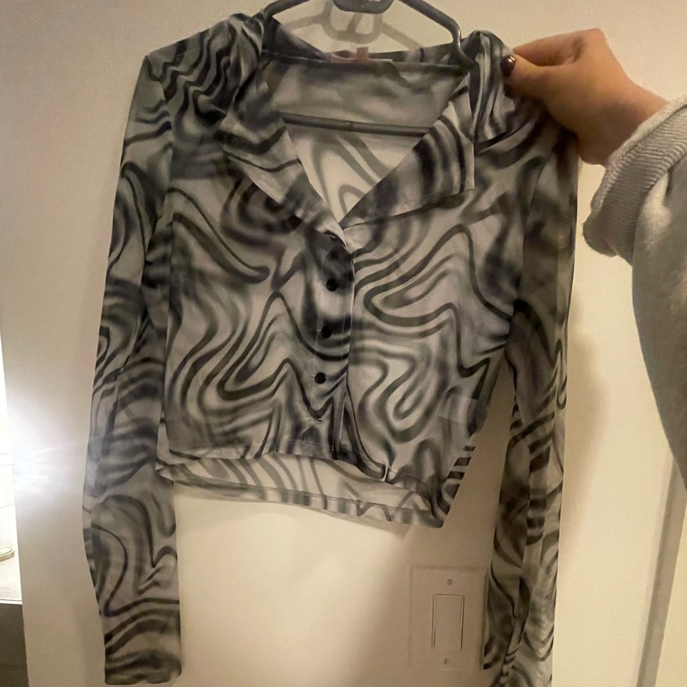 Cropped long sleev shirt